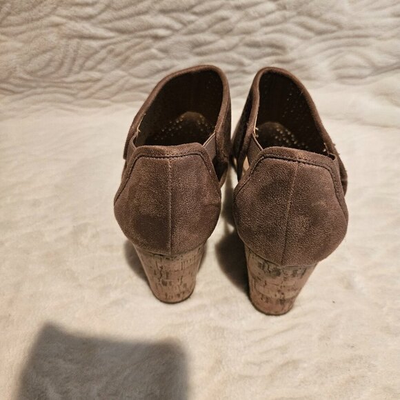 Shoes - Picture 2 of 3